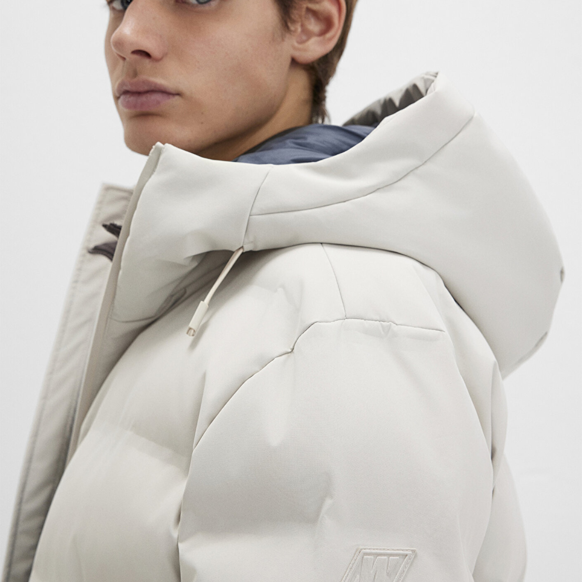 Mavi Su İtici Kapüşonlu Ekru Şişme Mont 0110313-70144