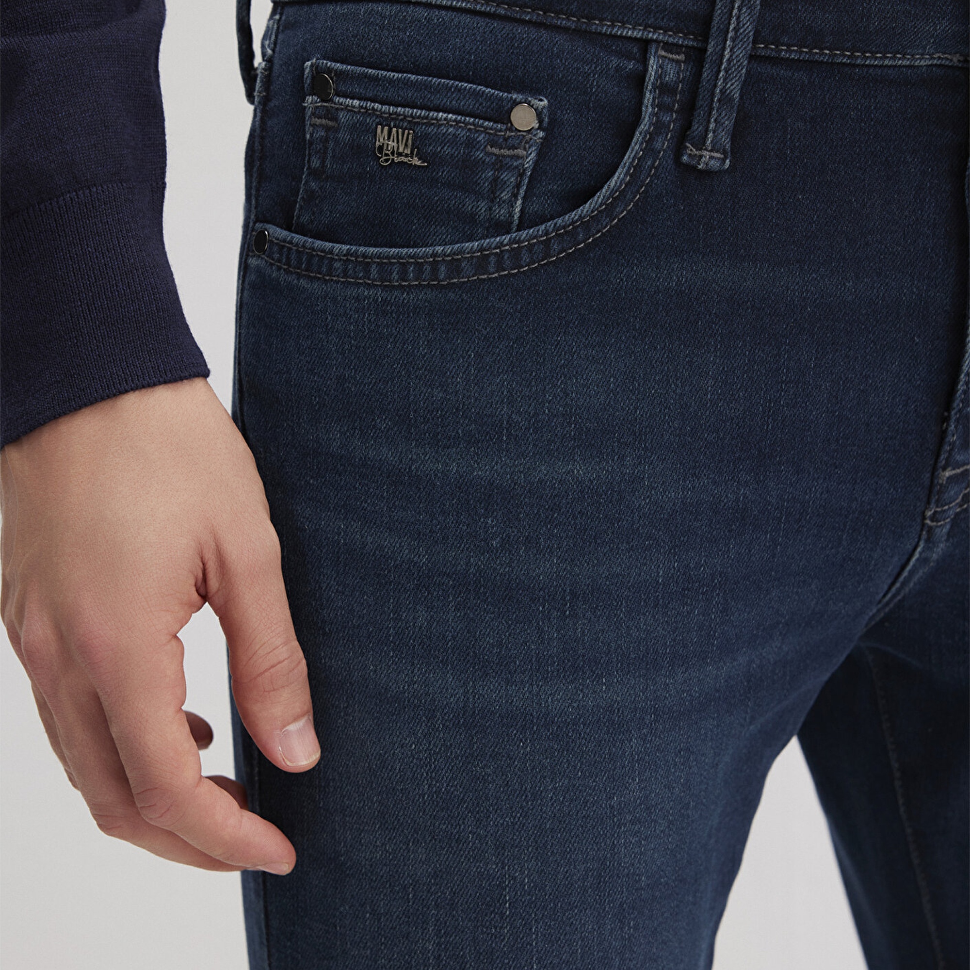 Mavi James Lux Black Puslu Koyu Mavi Jean Pantolon 0042490825