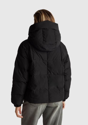  Kadın Siyah Kuş Tüyü Kapüşonlu Fermuarlı Kolu Lastikli Şişme Mont