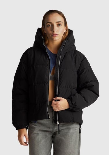  Kadın Siyah Kuş Tüyü Kapüşonlu Fermuarlı Kolu Lastikli Şişme Mont