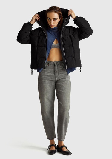  Kadın Siyah Kuş Tüyü Kapüşonlu Fermuarlı Kolu Lastikli Şişme Mont