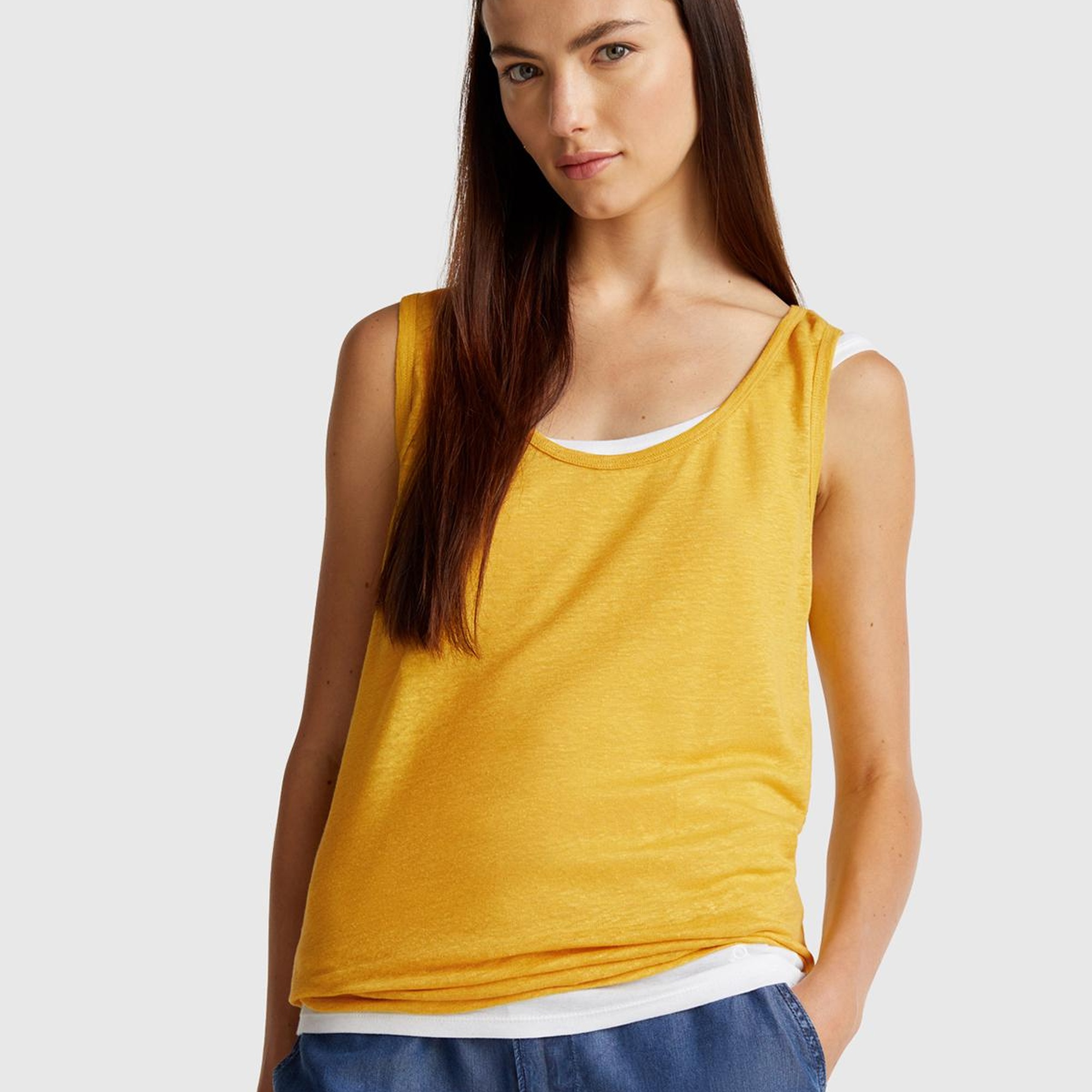 Kadın Sarı %100 Keten Yanları Yırtmaçlı Regular Fit Yuvarlak Yaka Atlet