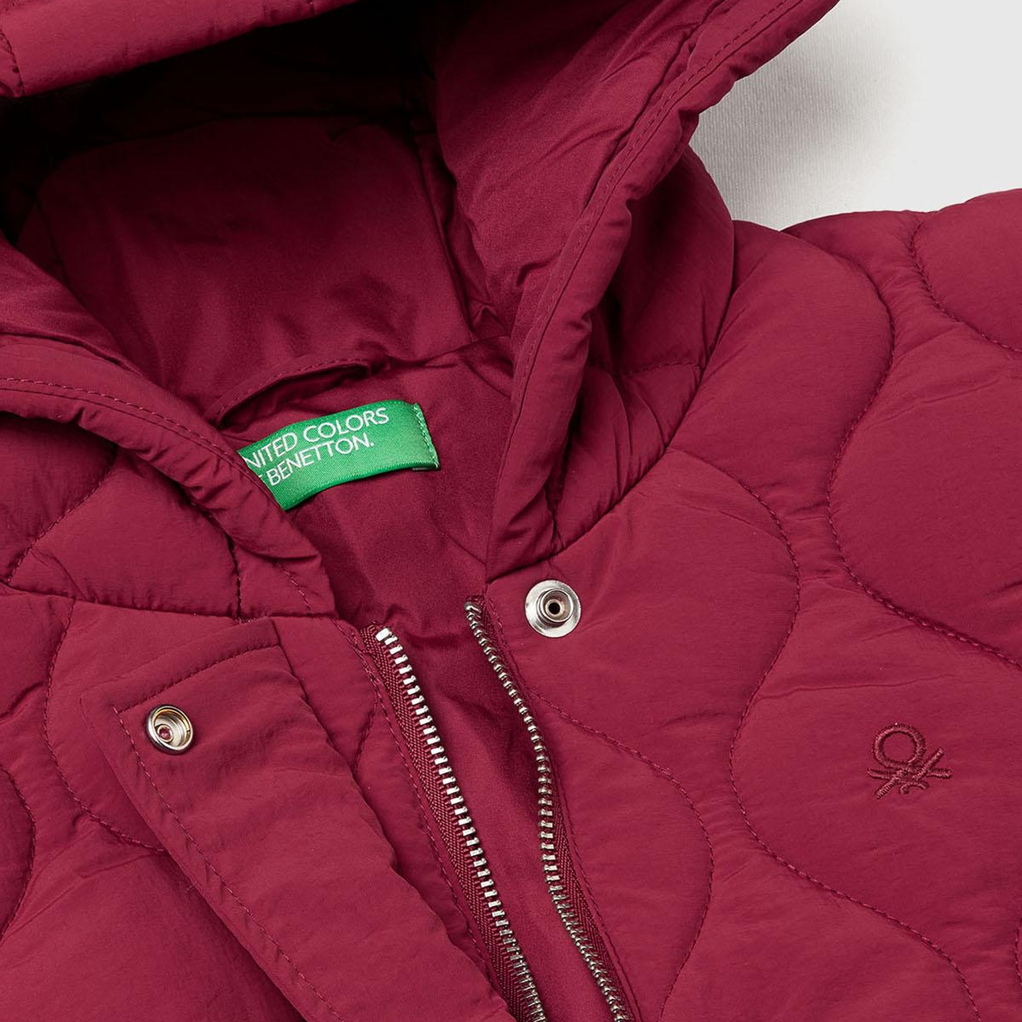 Kız Çocuk Bordo Logo İşlemeli Kapitone Fermuarlı Nervürlü Kapüşonlu Ceket