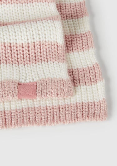  Erkek Çocuk Toz Pembe %100 Akrilik Logo Etiketi Detaylı Renk Bloklu Atkı