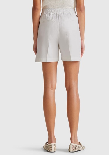  Kadın Beyaz Streç Pamuklu Arka Beli Lastikli Straight Fit Bermuda Şort