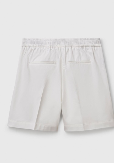  Kadın Beyaz Streç Pamuklu Arka Beli Lastikli Straight Fit Bermuda Şort