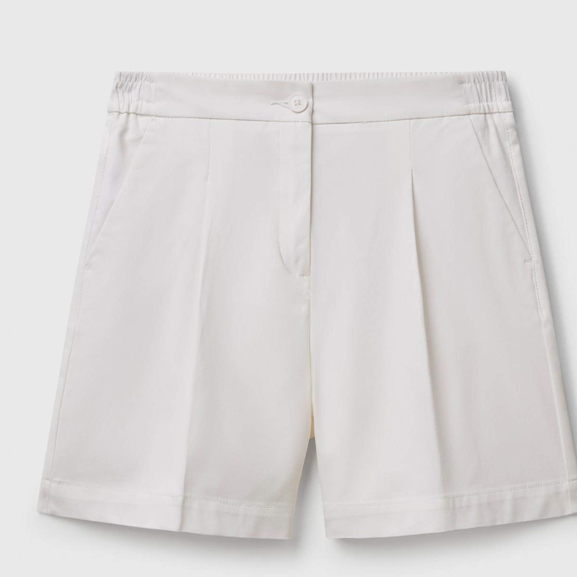 Kadın Beyaz Streç Pamuklu Arka Beli Lastikli Straight Fit Bermuda Şort