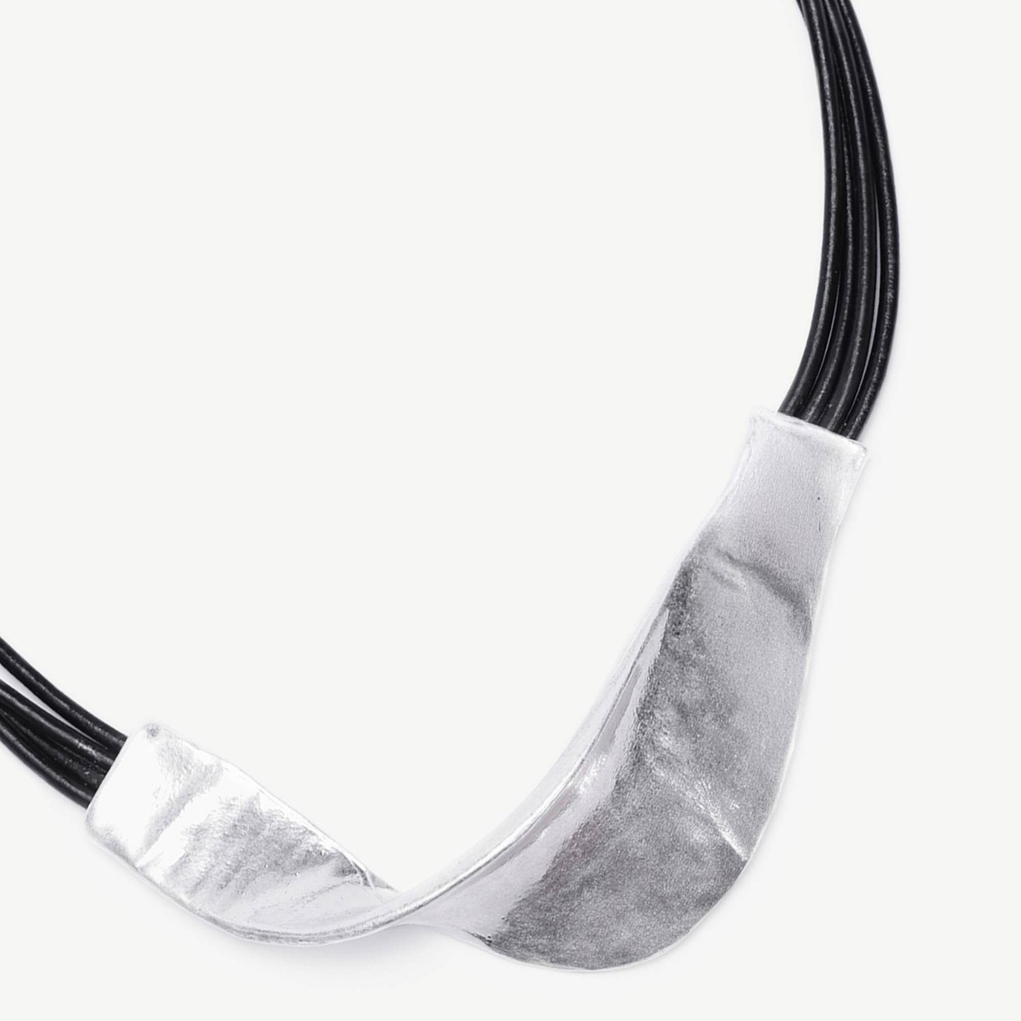 YARGICI Metal Uç Detaylı Kolye