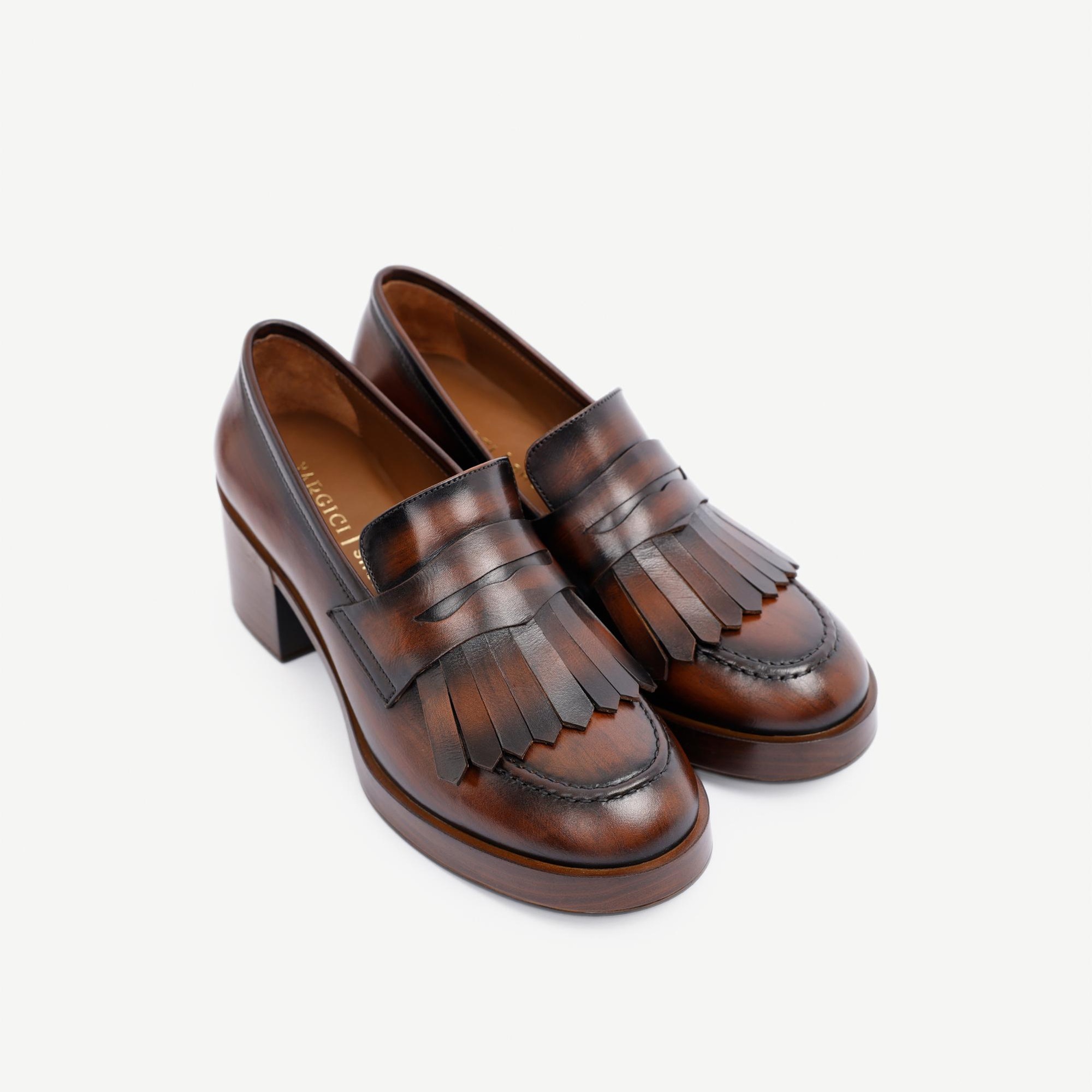 YARGICI Püskül Detaylı Topuklu Deri Loafer