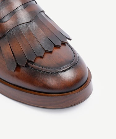  YARGICI Püskül Detaylı Topuklu Deri Loafer