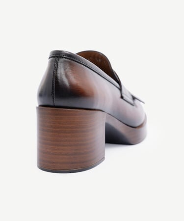  YARGICI Püskül Detaylı Topuklu Deri Loafer