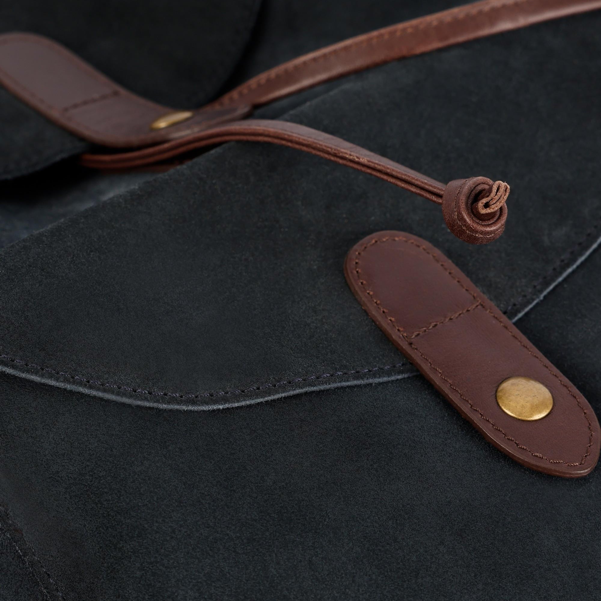 YARGICI Kapak Detaylı Süet Deri Sırt Çantası