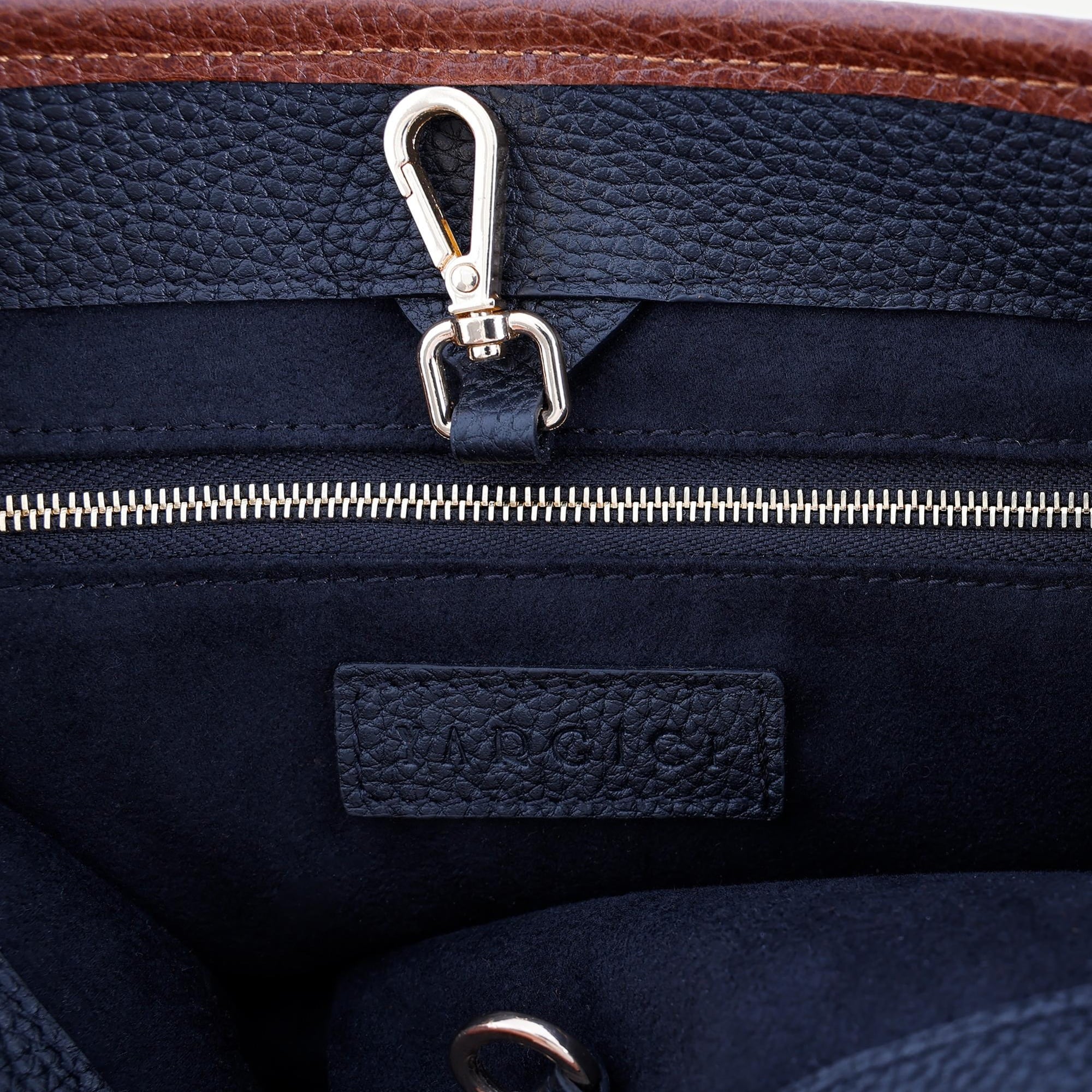 YARGICI Zincir Detaylı Deri El Çantası