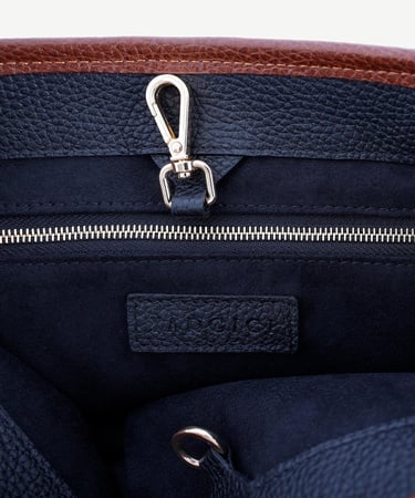  YARGICI Zincir Detaylı Deri El Çantası