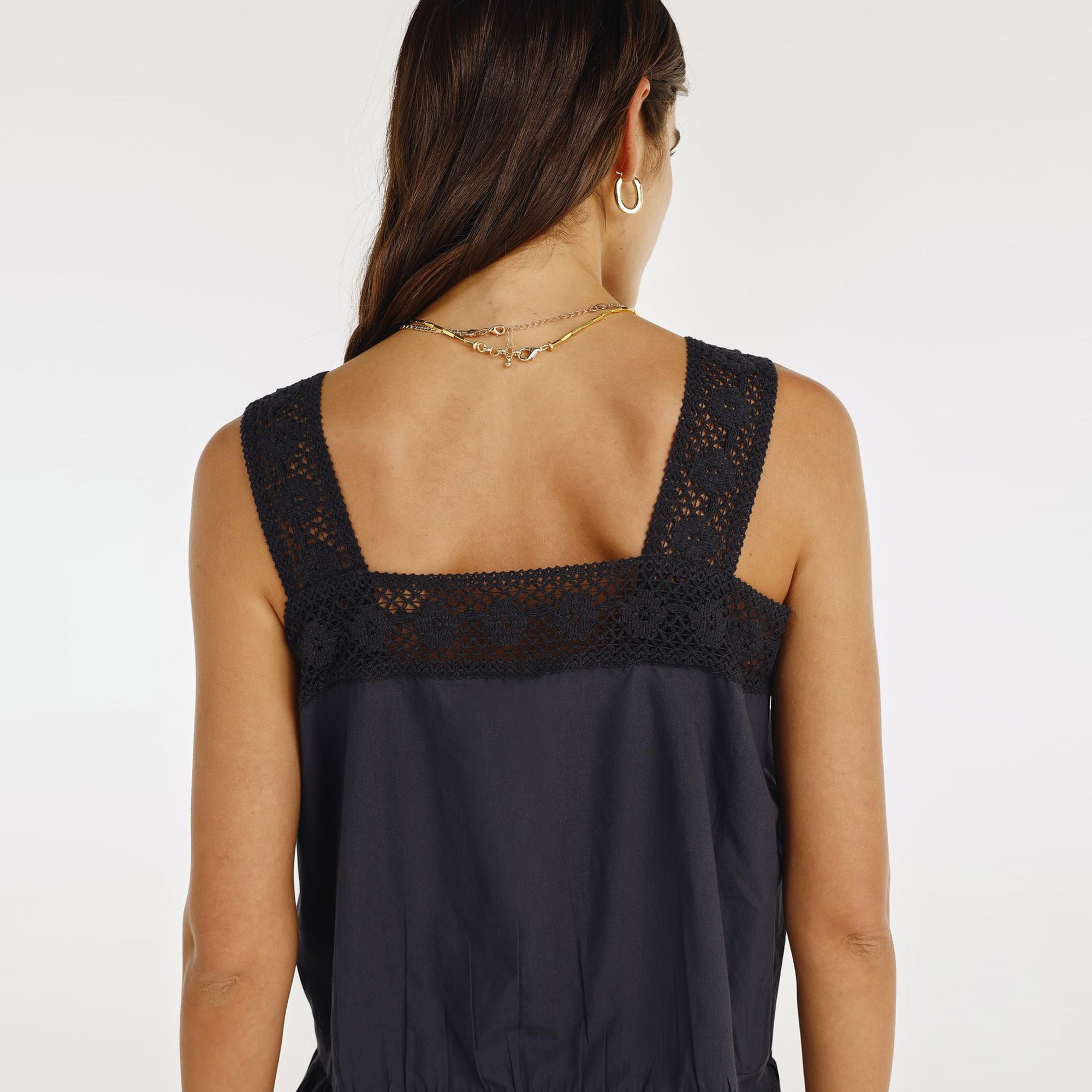 YARGICI Kare Yakalı Crochet Detaylı Crop Üst