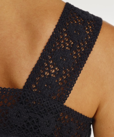  YARGICI Kare Yakalı Crochet Detaylı Crop Üst