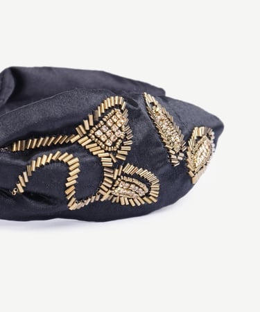  YARGICI Boncuk Detaylı Saten Taç