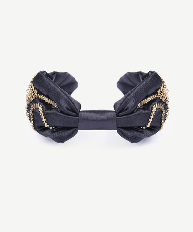  YARGICI Boncuk Detaylı Saten Taç