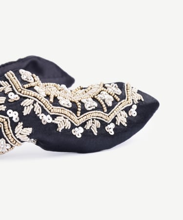  YARGICI Boncuk Detaylı Saten Taç