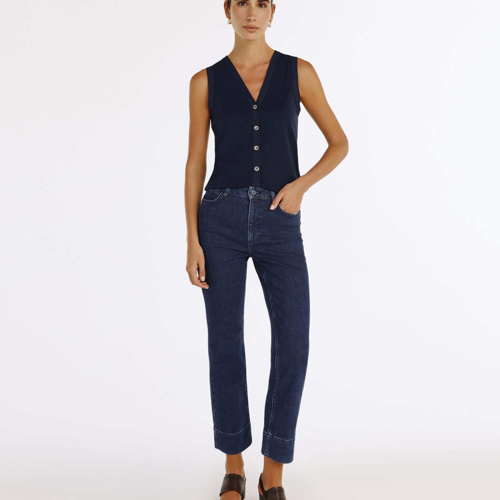 YARGICI V Yaka Önden Düğmeli Hırka