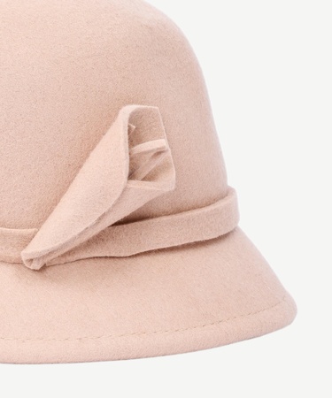  YARGICI Çiçek Detaylı Yün Kloşe Şapka