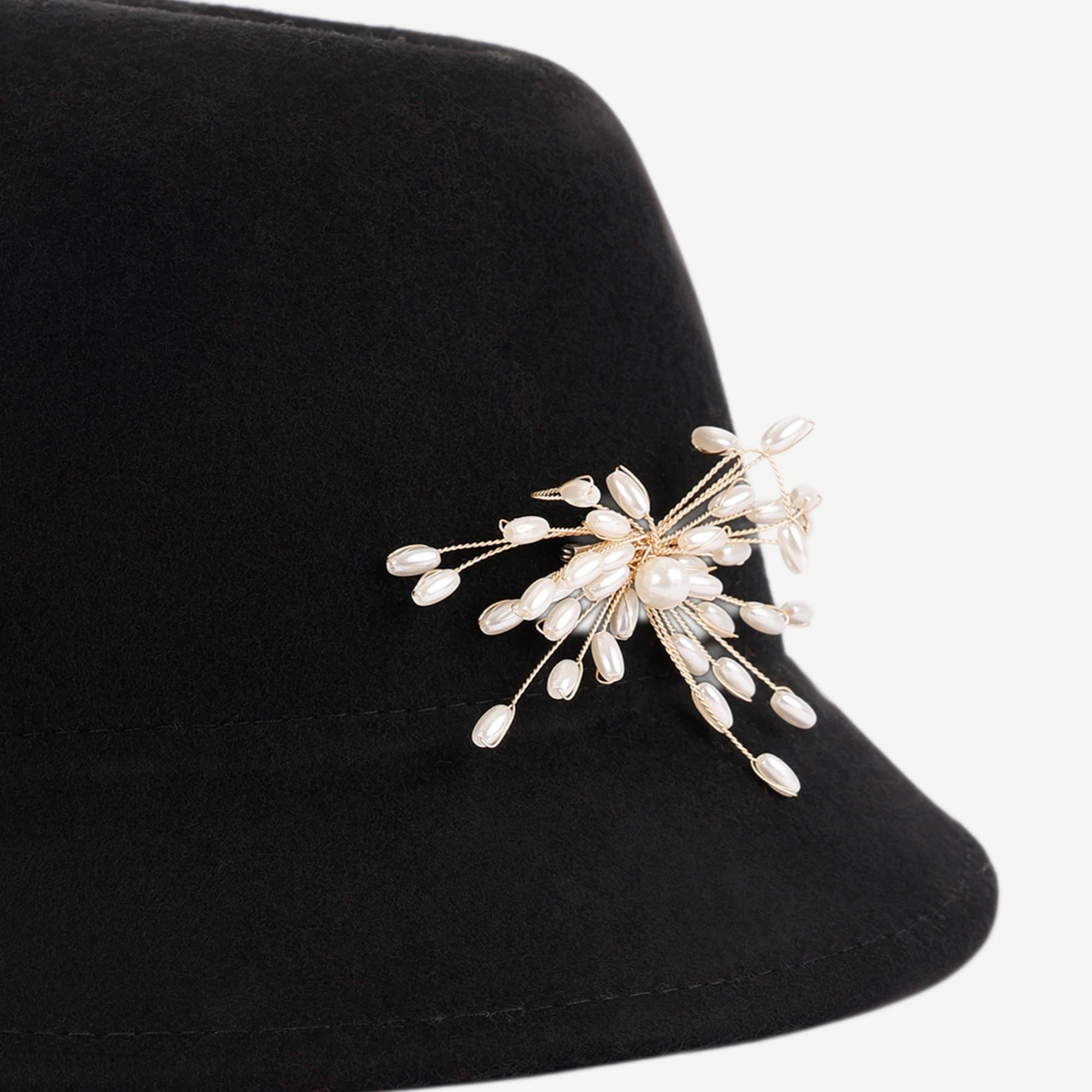 YARGICI Broş Detaylı Yün Kloşe Şapka