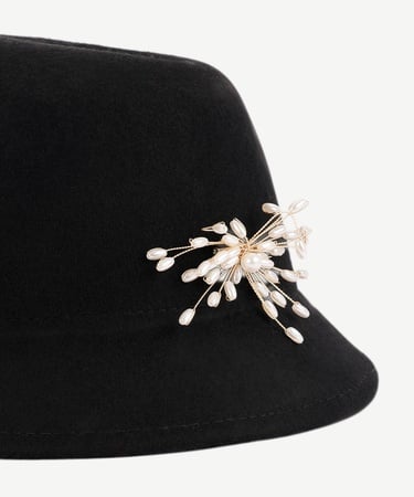  YARGICI Broş Detaylı Yün Kloşe Şapka