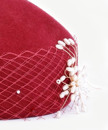  YARGICI Broş İnci Detaylı Yün Şapka