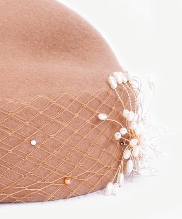  YARGICI Broş İnci Detaylı Yün Şapka