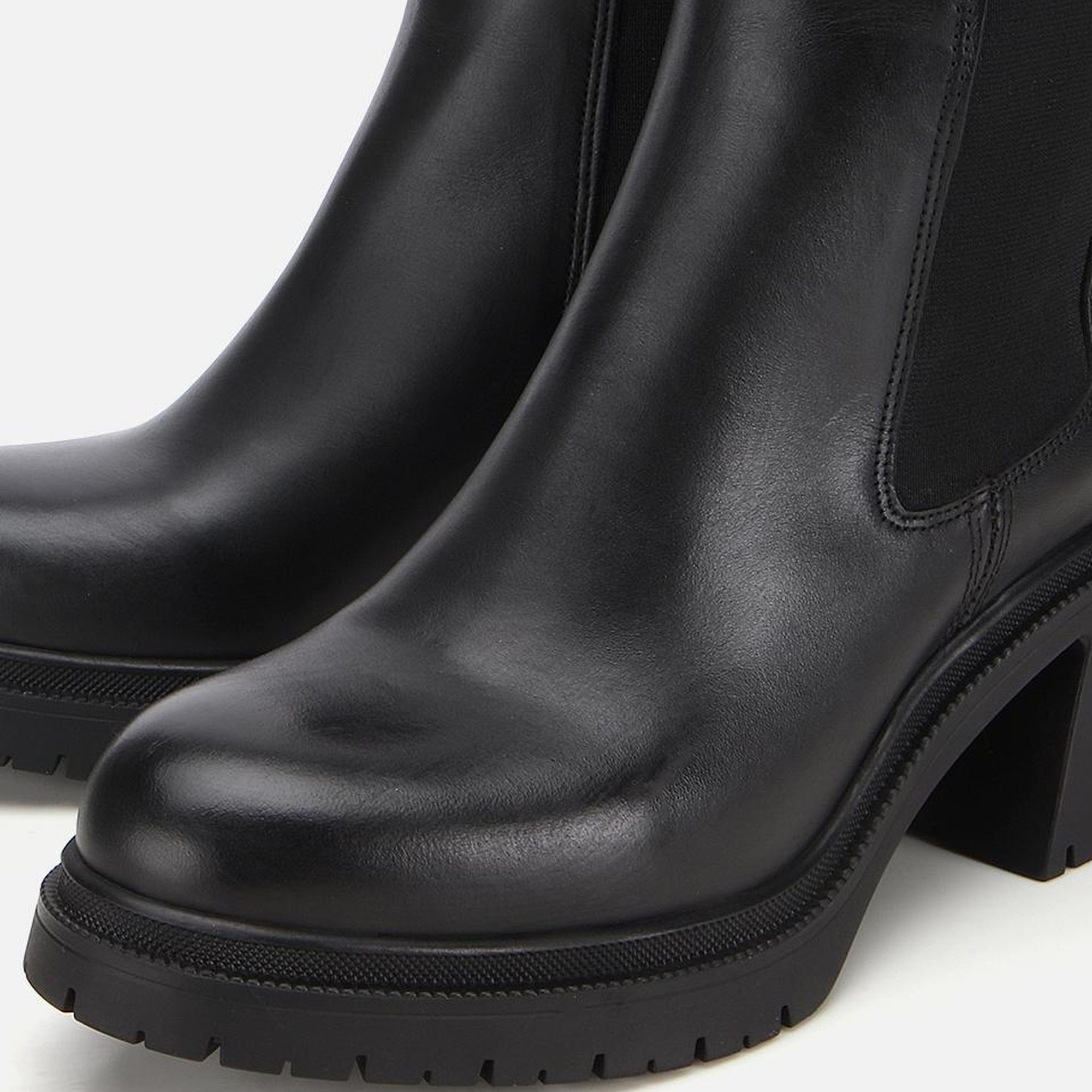 Kadın Deri Siyah Lastik Detaylı Kalın Topuklu Bot