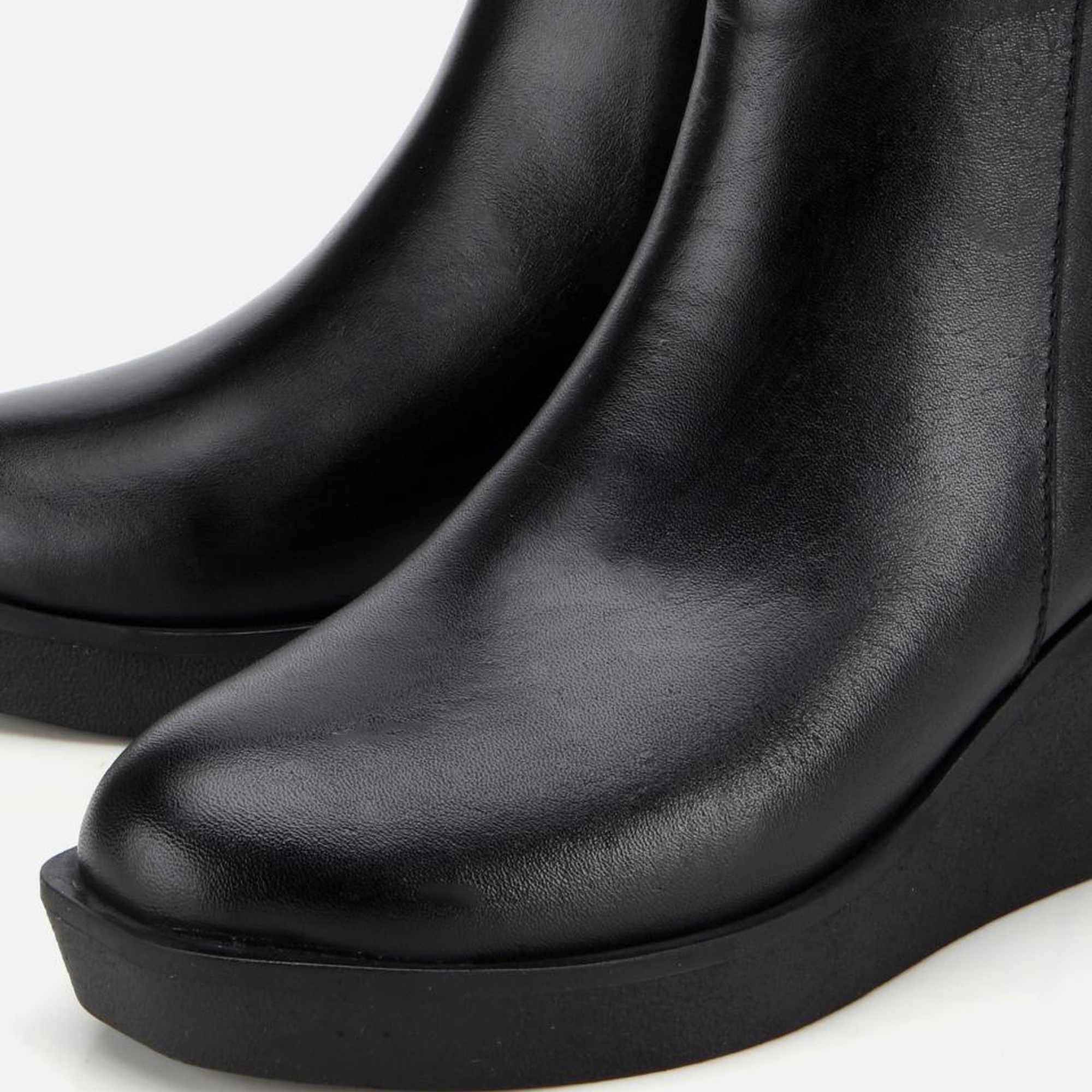 Kadın Deri Siyah Hafif Dolgu Bilekte Topuklu Bot