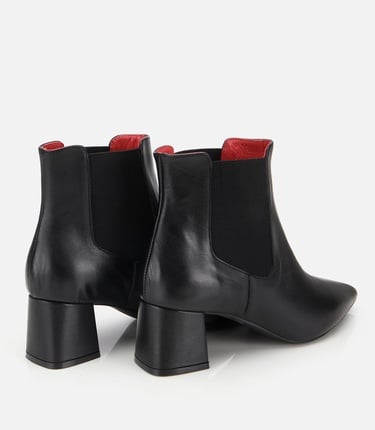  Kadın Deri Siyah Yumuşak Dokulu Lastik Detaylı Topuklu Bot