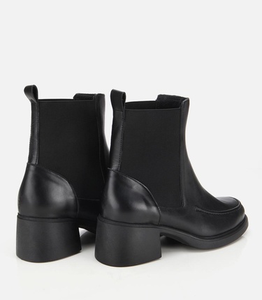  Kadın Deri Siyah Lastik Detaylı Topuklu Bot