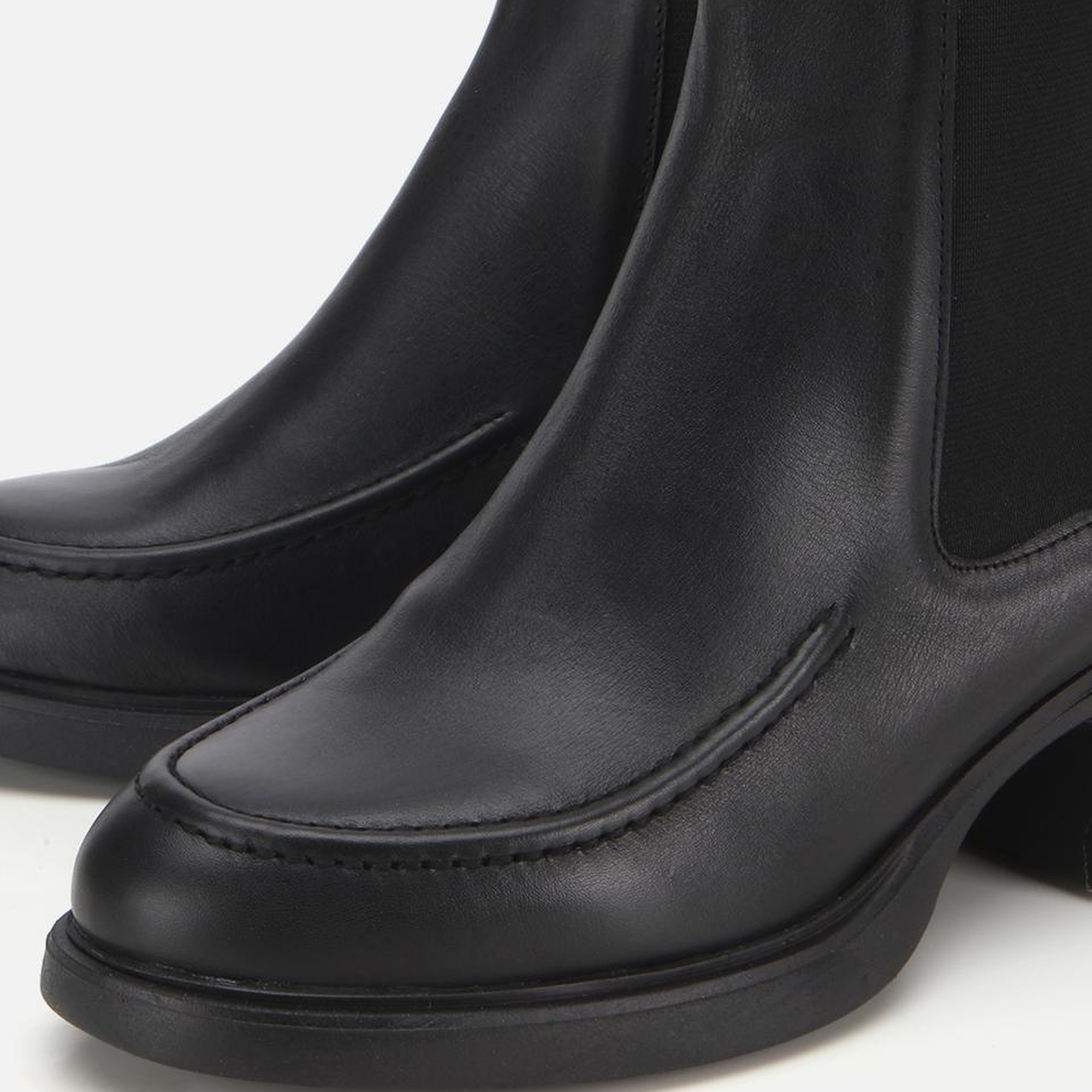 Kadın Deri Siyah Lastik Detaylı Topuklu Bot