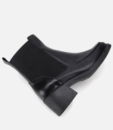  Kadın Deri Siyah Lastik Detaylı Topuklu Bot