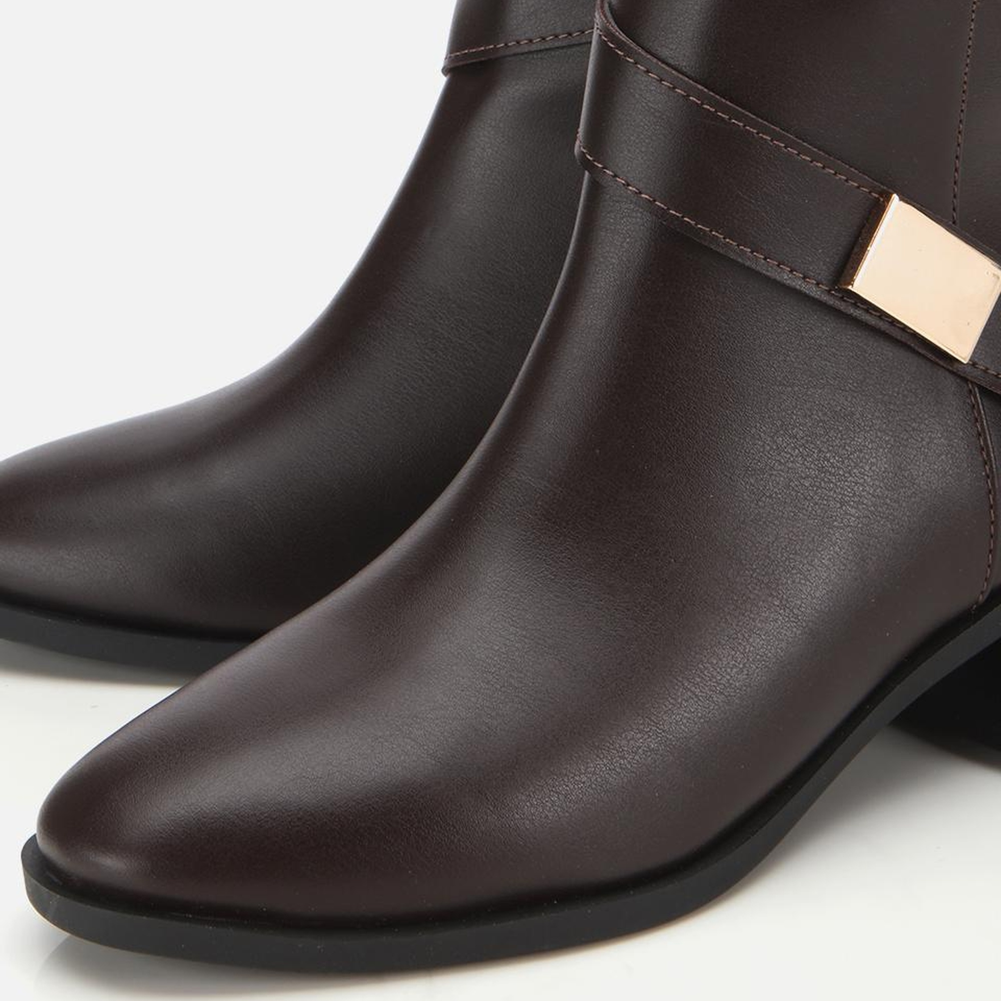 Kadın Kahverengi Metal Detaylı Bilekte Düz Bot