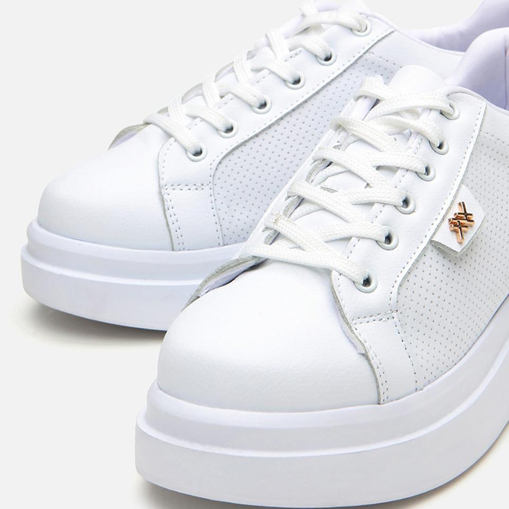 Kadın Beyaz Kalın Tabanlı Spor Ayakkabı