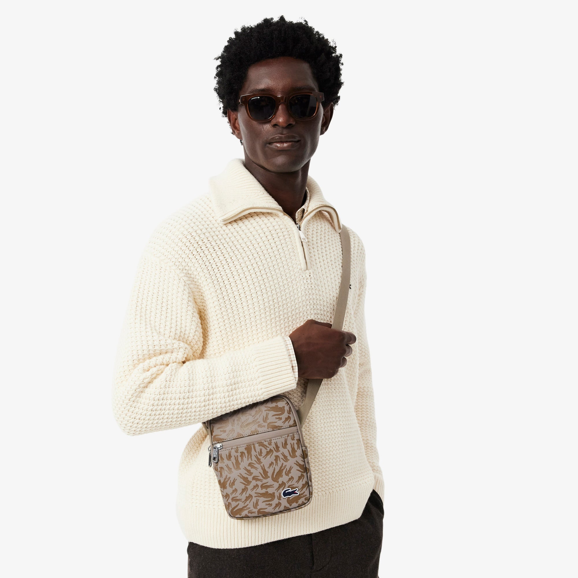 Lacoste LCST Erkek Monogram Bej Postacı Çantası