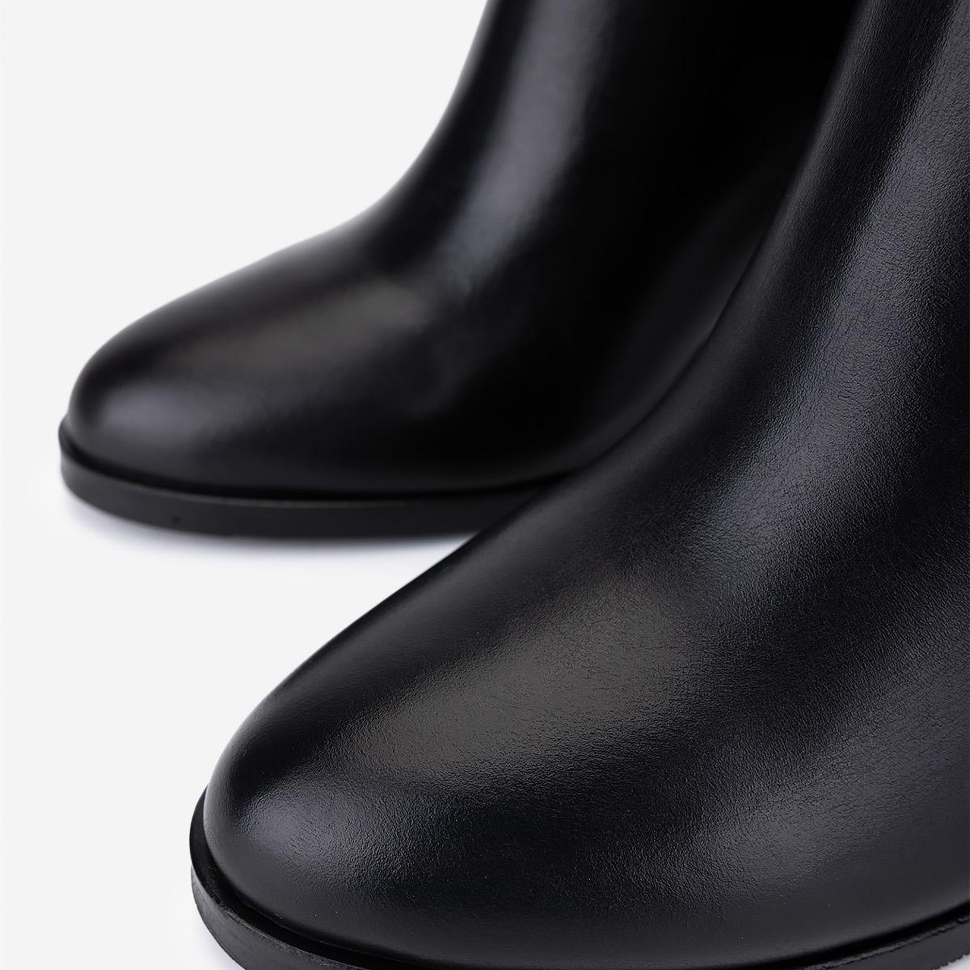 Valmenti Kadın Hakiki Deri Siyah Topuklu Çizme