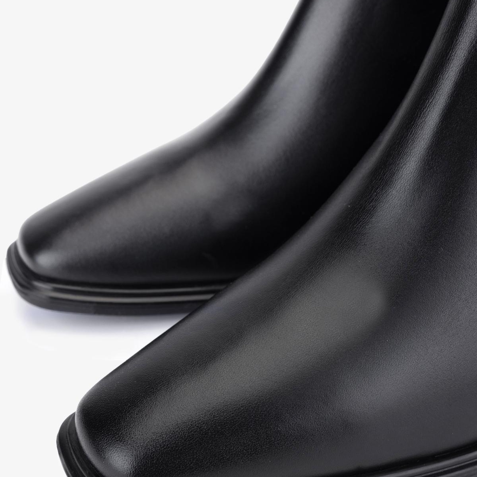 Valmenti Kadın Hakiki Deri Siyah Topuklu Bot