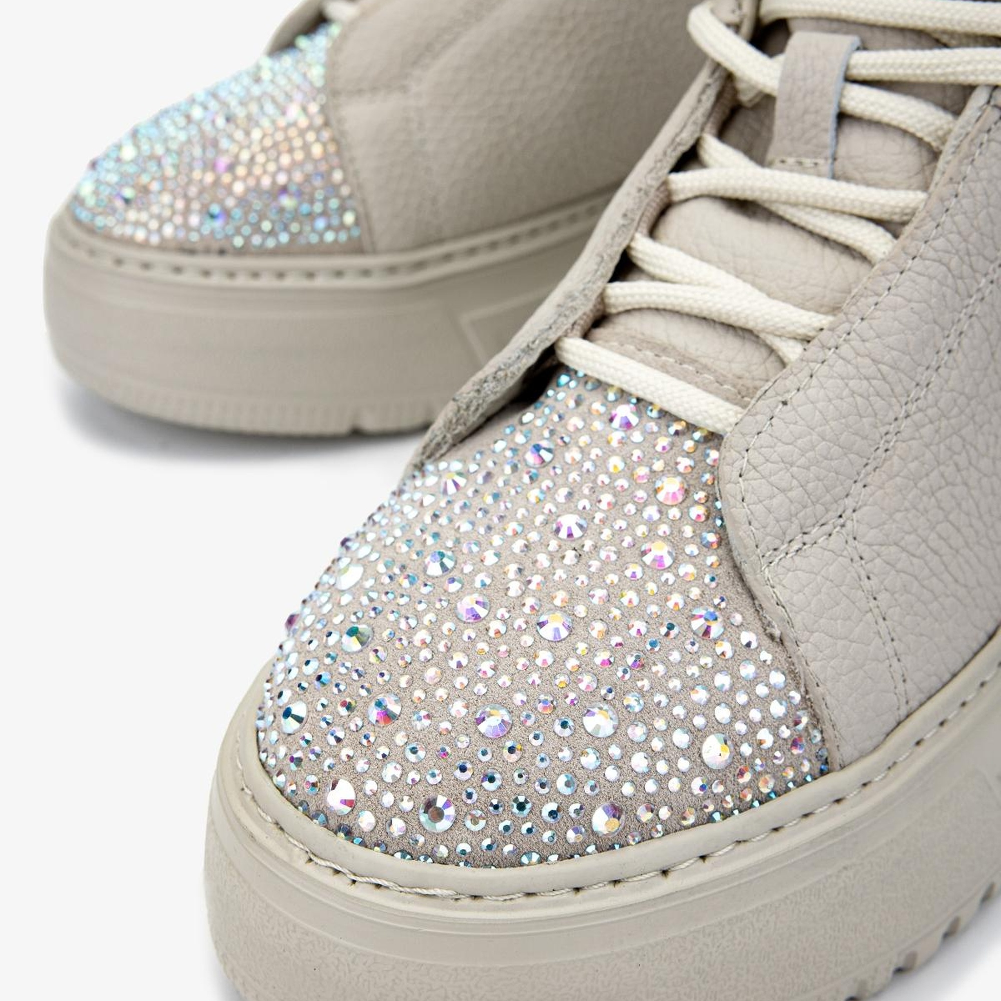 Valmenti Kadın Casual Bot