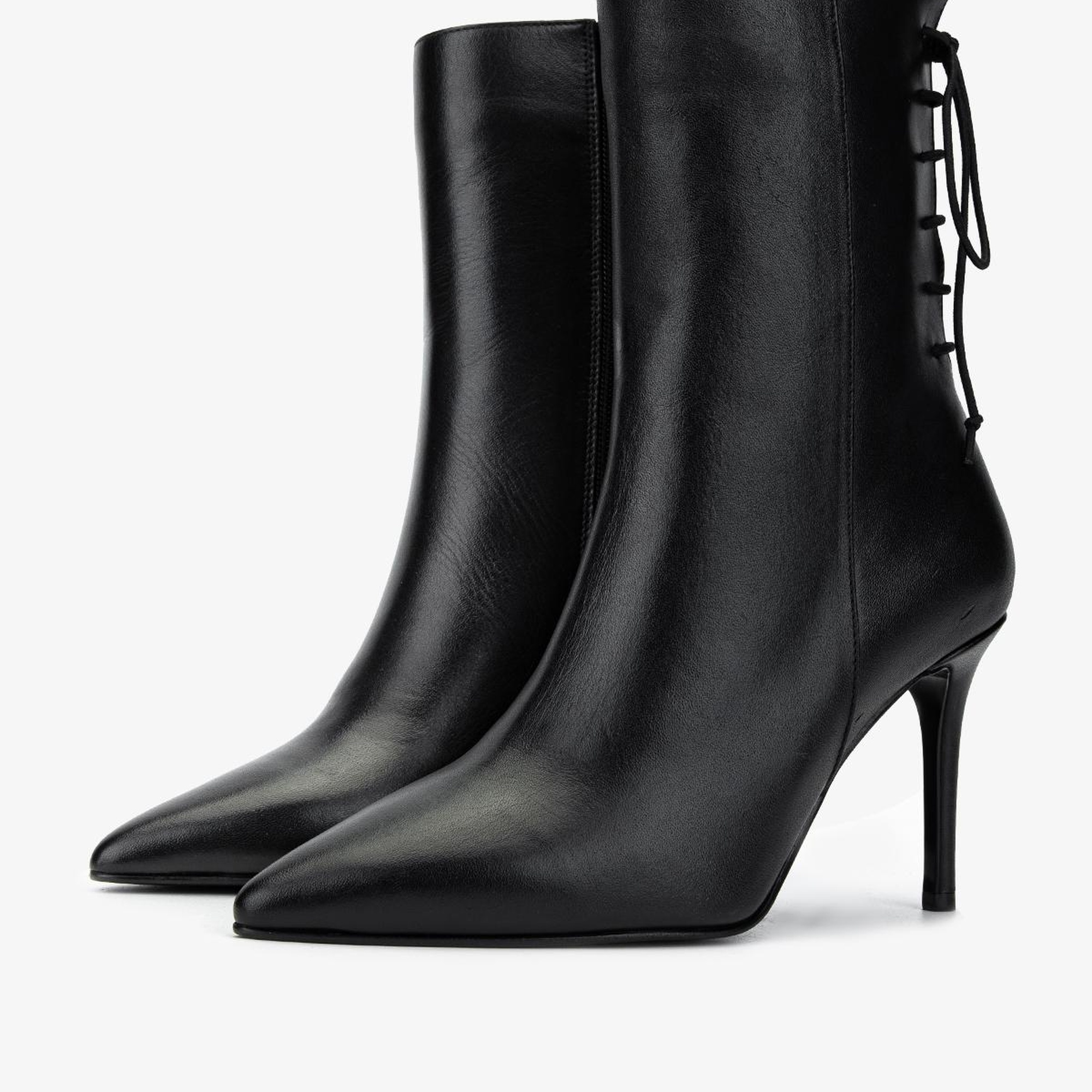 Valmenti Kadın . Siyah Deri Topuklu Bot