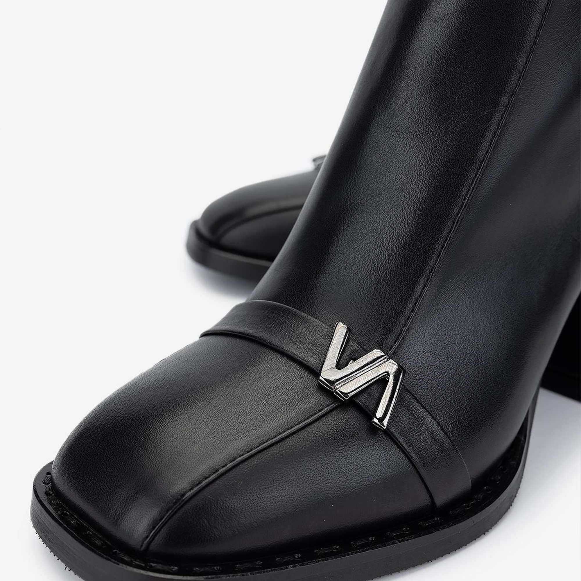 Valmenti Kadın . Siyah Deri Topuklu Bot