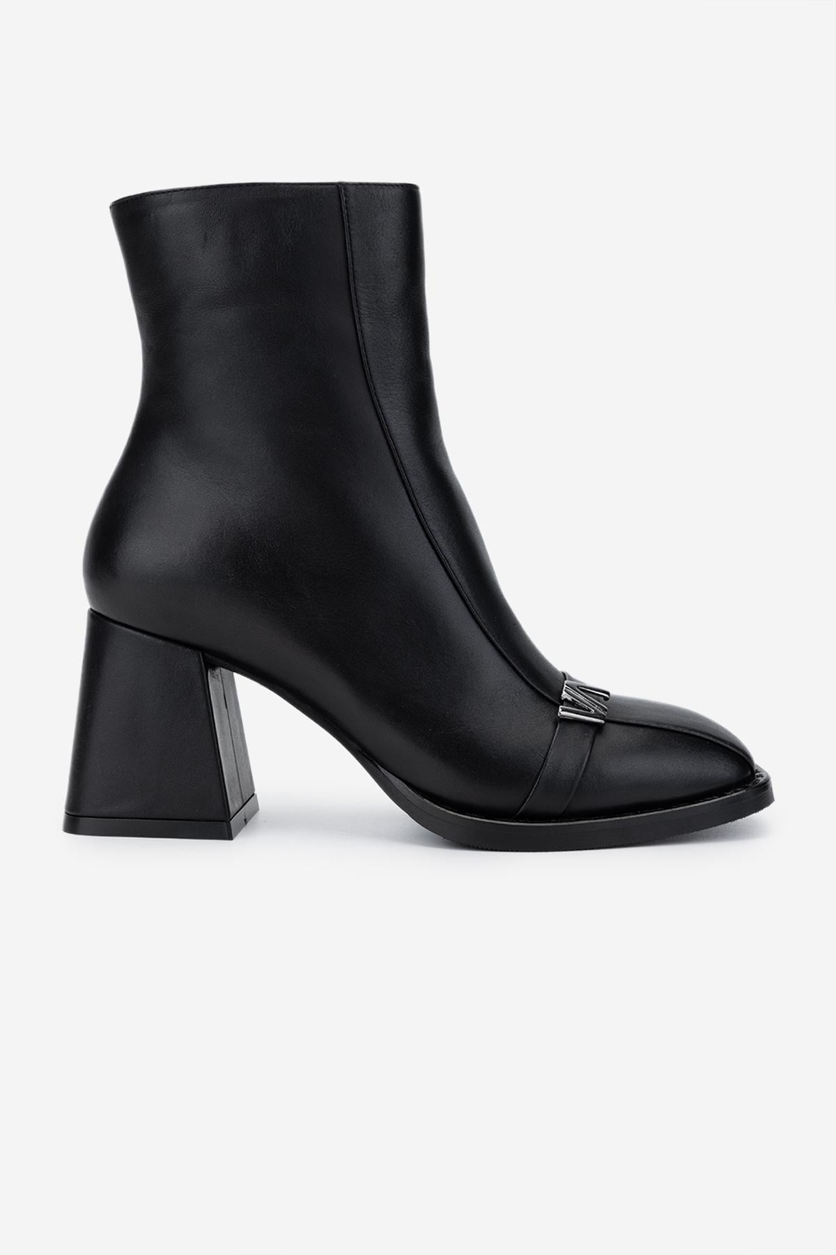  Valmenti Kadın . Siyah Deri Topuklu Bot