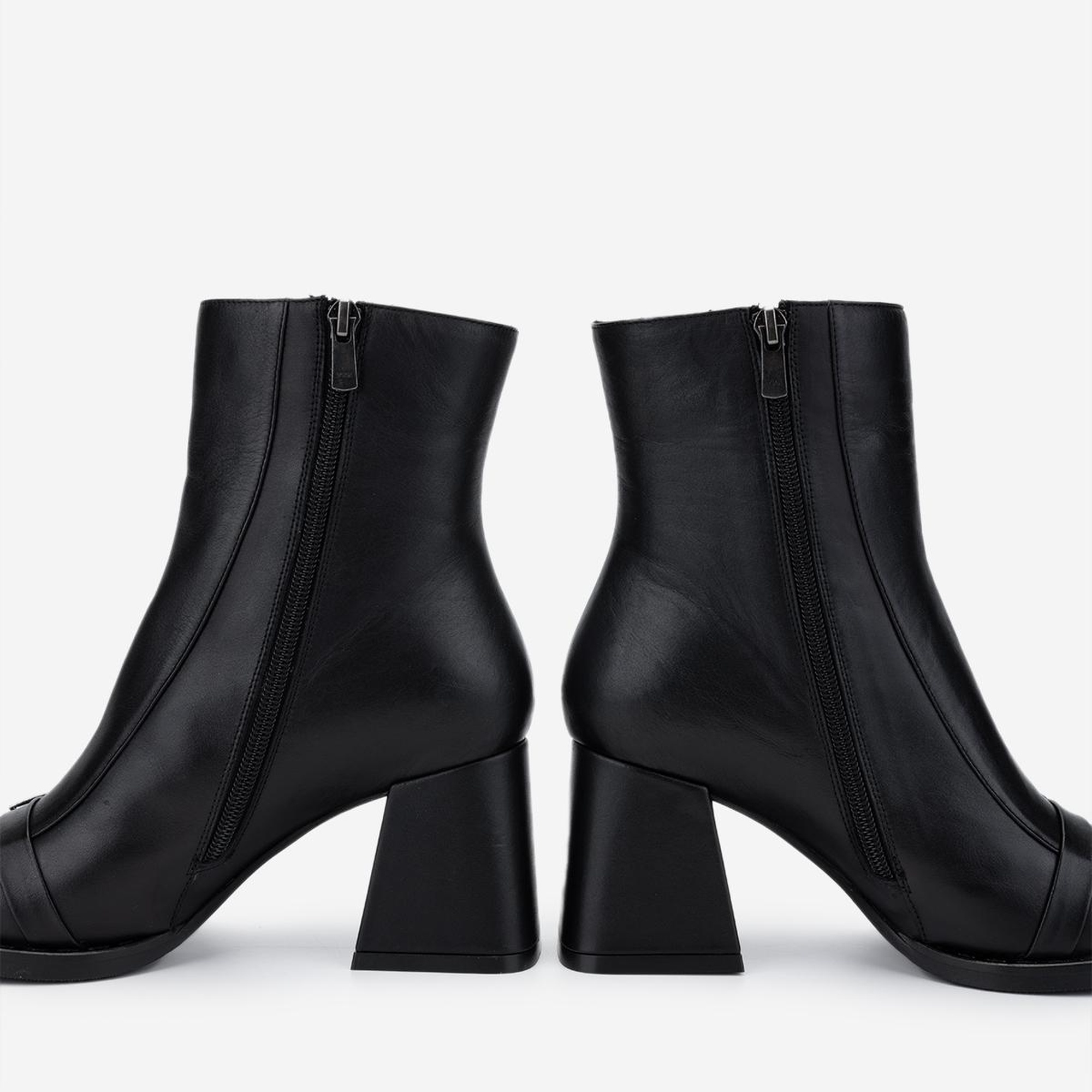 Valmenti Kadın . Siyah Deri Topuklu Bot