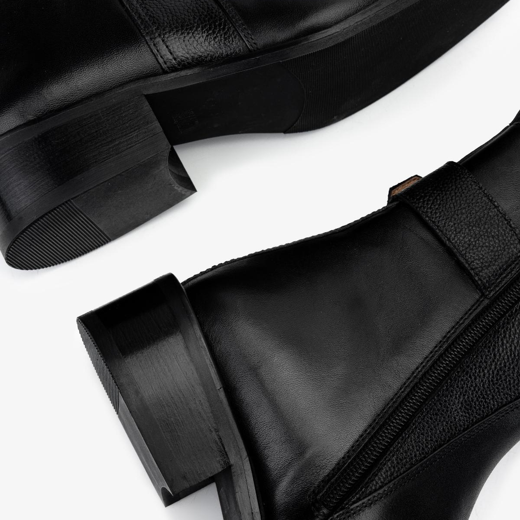 Valmenti Kadın . Siyah Deri Casual Bot