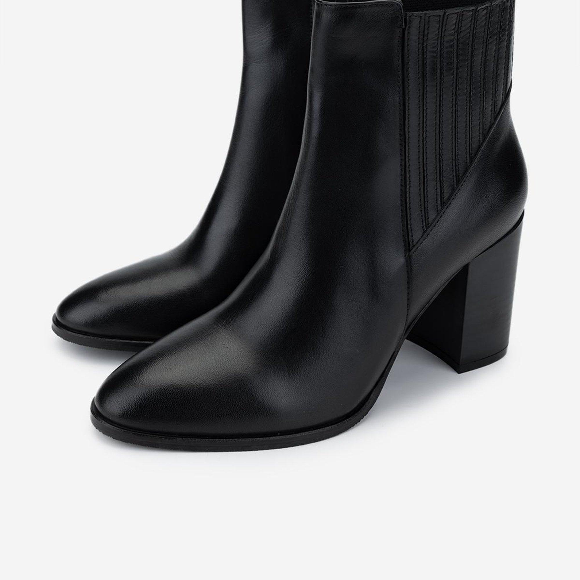 Valmenti Kadın Siyah Deri Topuklu Bot