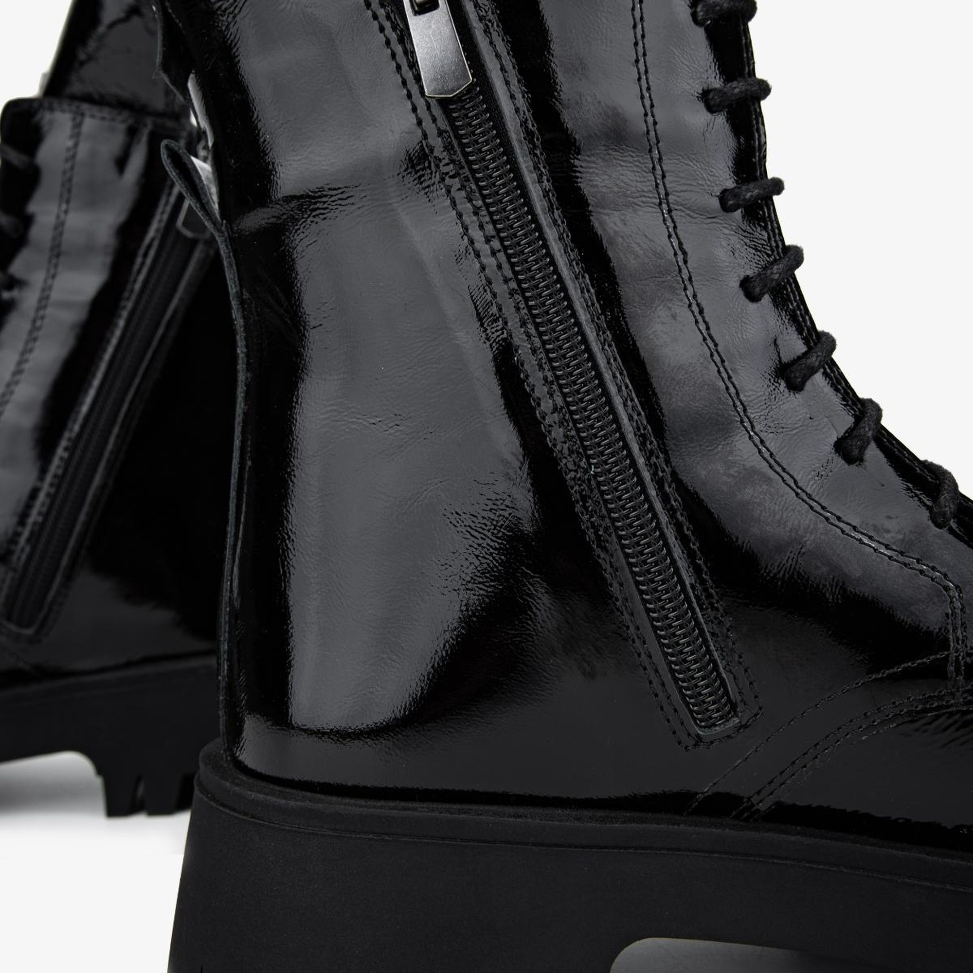 Valmenti Kadın . Siyah Rugan Casual Bot