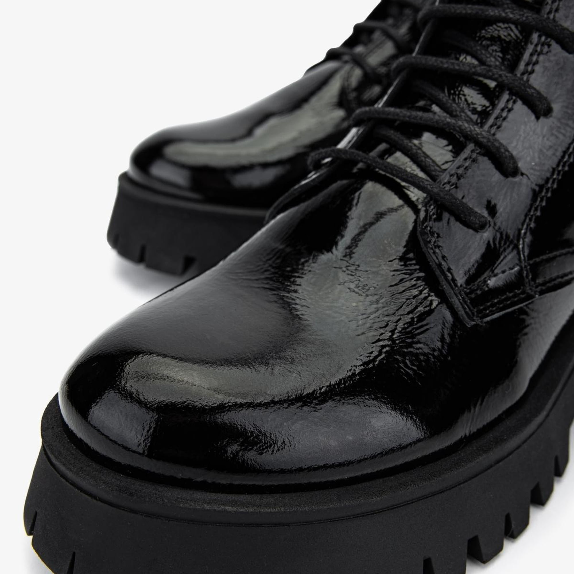 Valmenti Kadın . Siyah Rugan Casual Bot