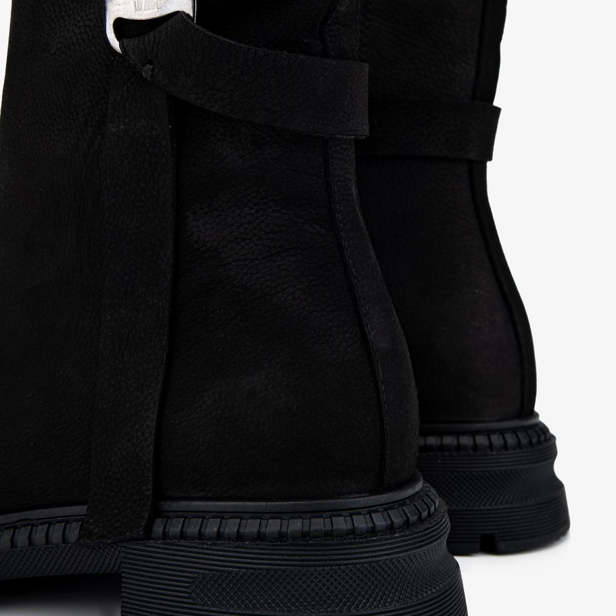 Valmenti Kadın . Siyah Nubuk Casual Bot